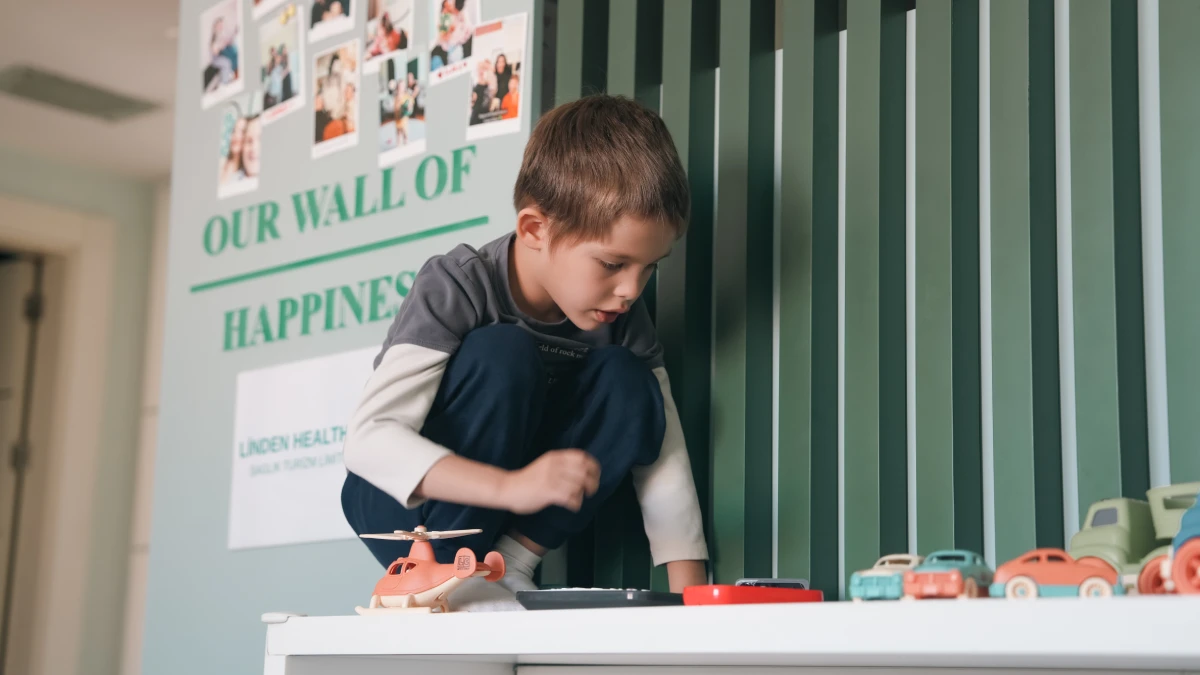 5 tehnici de terapie logopedică la domiciliu pentru copiii cu autism: un ghid pentru părinți